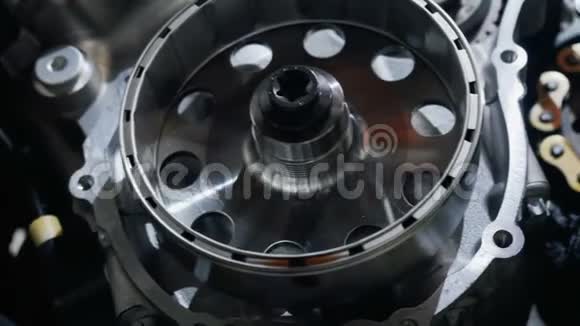 摩托车的钢制部件视频的预览图