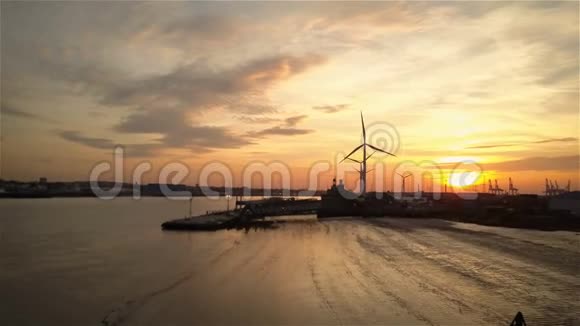 日落时分的蒂尔伯里码头英格兰的埃塞克斯视频的预览图