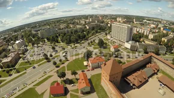 利达城的全景与城堡空中观景视频的预览图