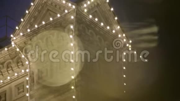 夜间建筑立面视频的预览图