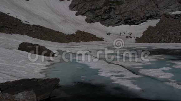 冰冻池塘视频的预览图
