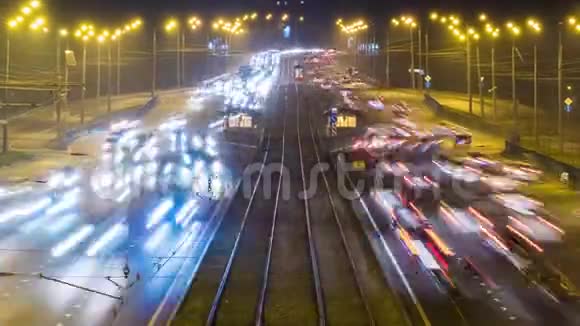 夜间道路交通繁忙视频的预览图