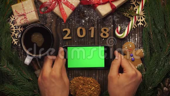 从上面看木制刻字2018年和智能手机与g视频的预览图