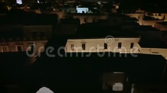 空中无人机拍摄的天主教堂城市灯光背景视频的预览图