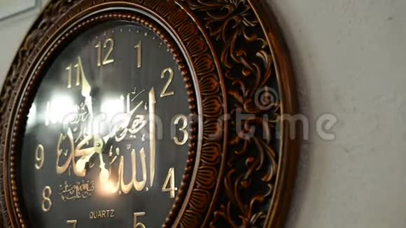 阿拉伯书法真主手表上写视频的预览图
