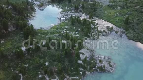 奎古谷阿尔泰山空中景观视频的预览图