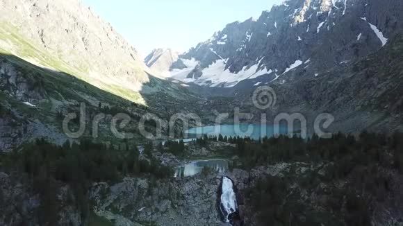 奎古谷阿尔泰山空中景观视频的预览图