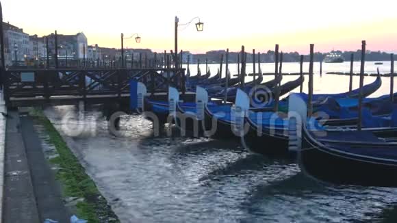 清晨在圣马可海岸上的莫德古拉斯意大利威尼斯视频的预览图