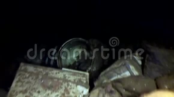 在水下沉船塞伦快车上死去的人的个人物品视频的预览图