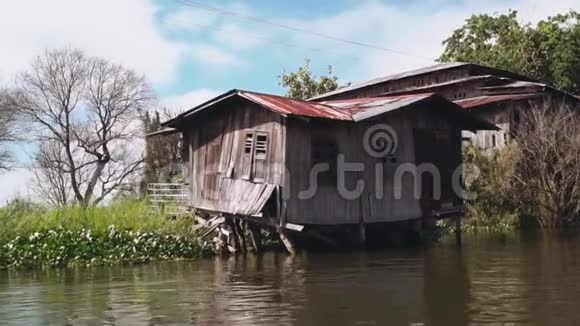 缅甸英勒湖的贫民窟视频的预览图