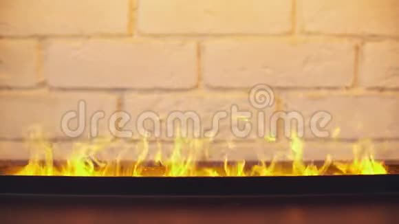 家里的壁炉舒适的房子温暖的房间视频的预览图