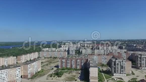 城市周围的空中摄影视频的预览图