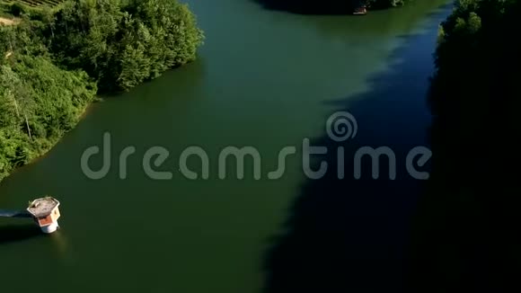 瓦科维察湖的鸟瞰图视频的预览图