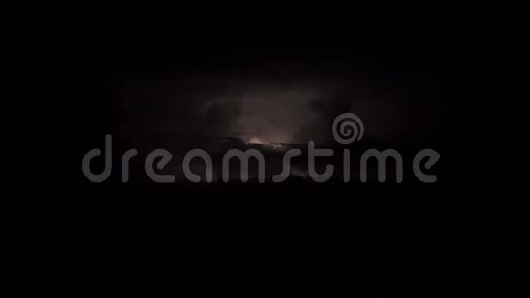 夜重雷暴云视频的预览图