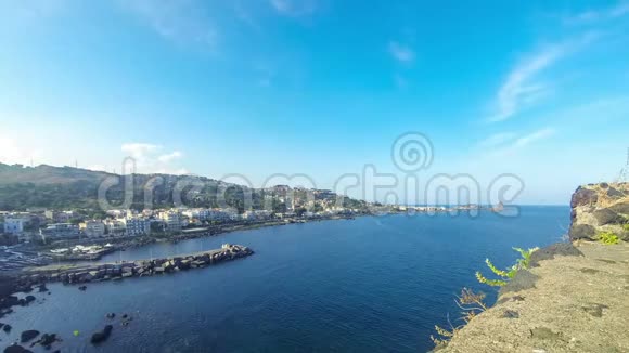 洛基地中海海岸线意大利西西里岛的阿克斯特洛视频的预览图
