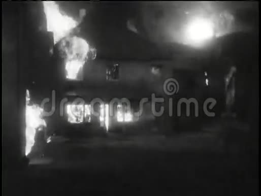轰炸时房子着火了视频的预览图