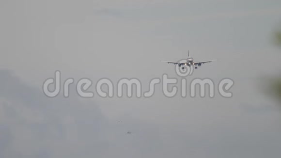 飞机列队准备着陆视频的预览图