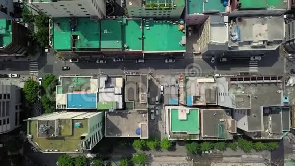 从高空俯视城市景色城市建筑视频的预览图