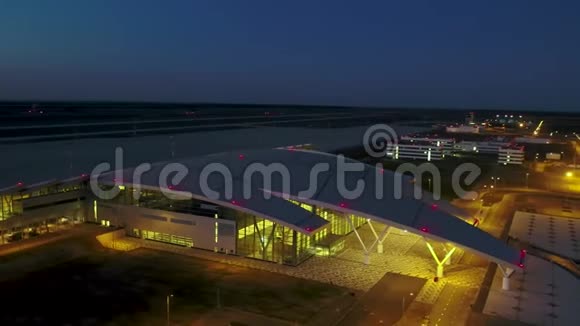 在梦幻般的全新机场候机厅视频的预览图