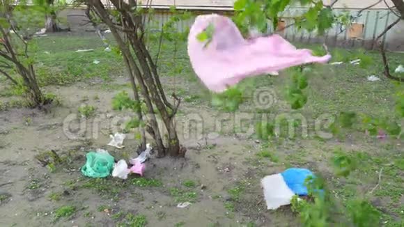 城市塑料袋对环境的污染视频的预览图