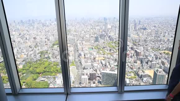 大阪女子城市景观视频的预览图