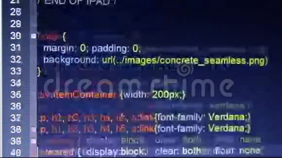 十六进制代码运行在计算机屏幕上特写镜头很浅的深度视频的预览图