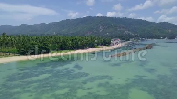 泰国海滨渔人村的鸟瞰图视频的预览图