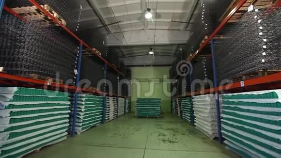 仓库电线卡车运输电力工业内部全景视频的预览图
