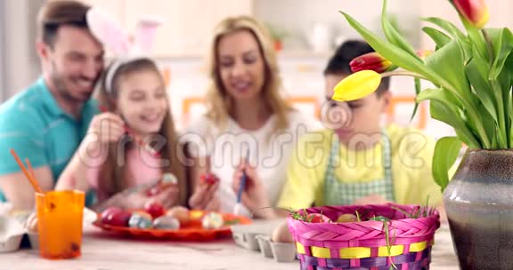 复活节画一个的家庭彩蛋视频的预览图