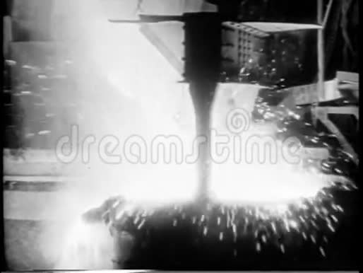 制造钢铁厂视频的预览图