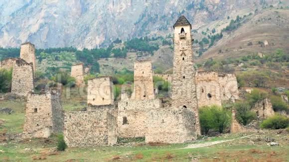 北高加索的瞄准塔和防御塔历史上不朽的中世纪建筑视频的预览图