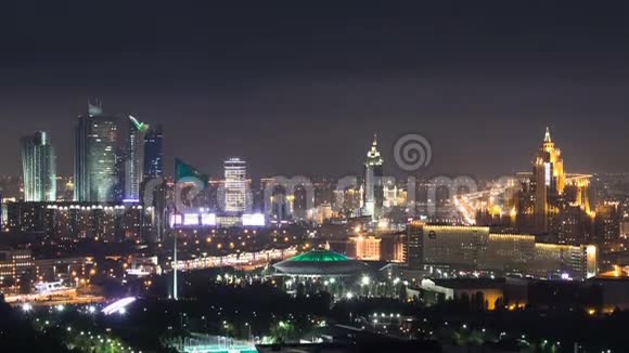 哈萨克斯坦阿斯塔纳市中心和中央商务区的高夜景图视频的预览图