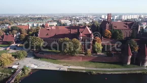 波兰波美拉尼亚地区的空中马尔博克城堡视频的预览图