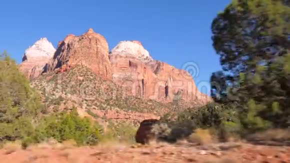 运动从汽车上看到一个高红山锡安国家公园4k视频的预览图