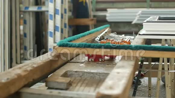 生产制造塑钢窗pvc摆在桌上的是窗扇螺丝刀店铺是视频的预览图