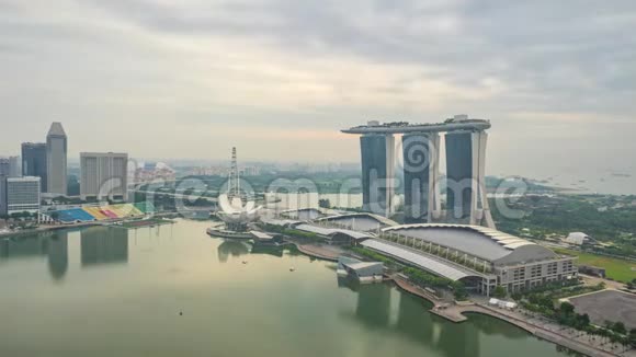 新加坡城市景观天际线与地标建筑日夜流逝新加坡城市视频的预览图