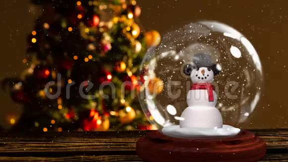 可爱的圣诞动画雪人对圣诞树视频的预览图