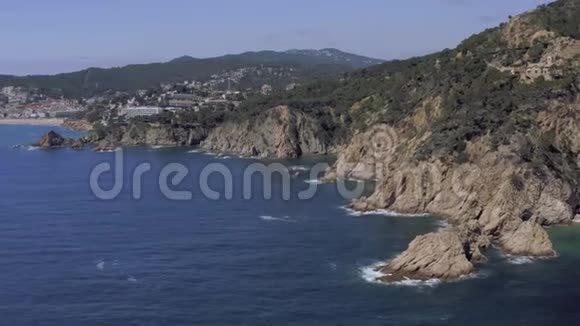 西班牙4K无人驾驶飞机夏季地中海托萨市视频的预览图