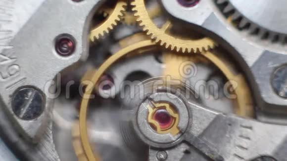 旧秒表时钟齿轮机构视频的预览图