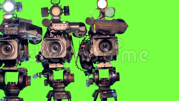 三个彩色大摄像机4K视频的预览图