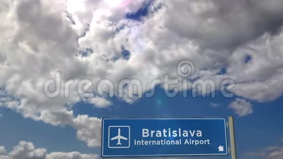 飞机降落在布拉迪斯拉发视频的预览图