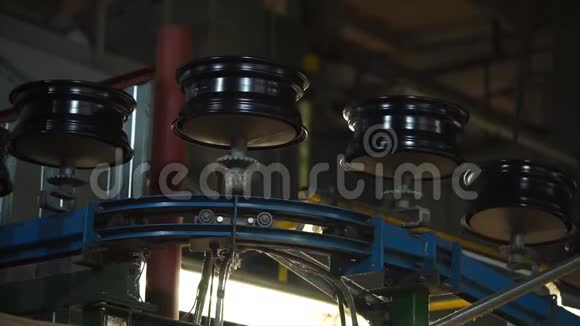 钢轮是工厂定制的并在车间的运输机构上移动视频的预览图