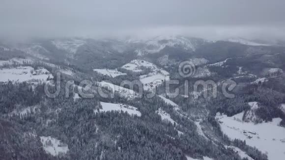 雪中的薄雾般的山谷视频的预览图