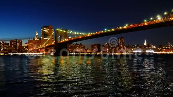 布鲁克林大桥曼哈顿天际线纽约之夜视频的预览图