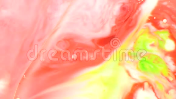 白黄红色油流背景的食品色墨视频的预览图