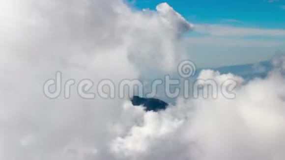 云的形成在山的时间推移视频的预览图