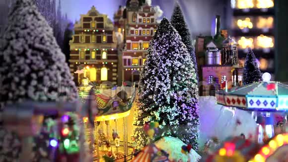 圣诞村的场景市场上的玩具装饰品视频的预览图