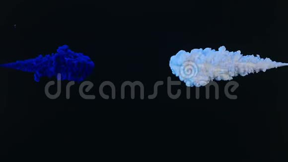 水下的蓝白油漆视频的预览图