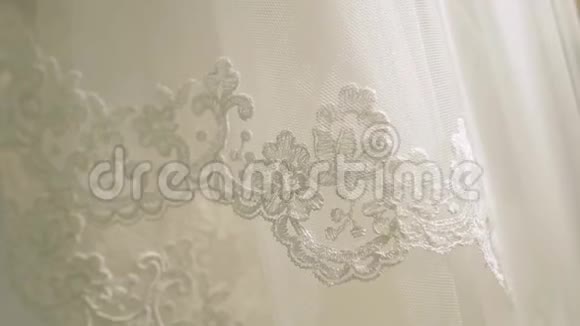 织物为背轮新娘的婚纱白色的雪纺有选择的焦点视频的预览图