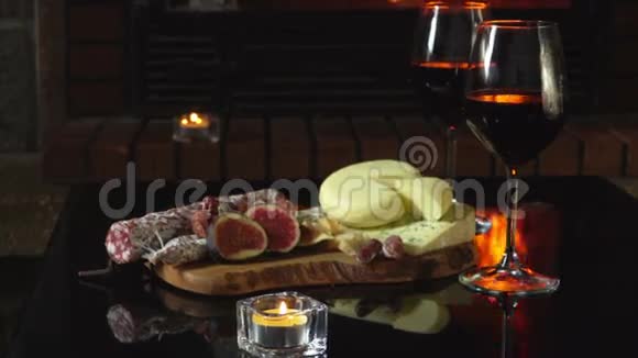 有马d欧夫雷斯和葡萄酒的桌子视频的预览图